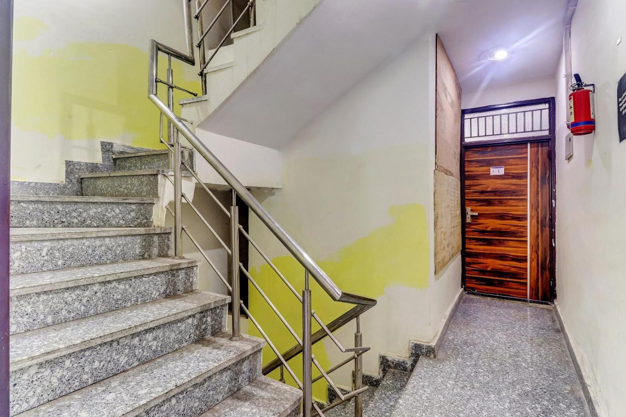Hotel O Cozy Stay Delhi  Eksteriør billede